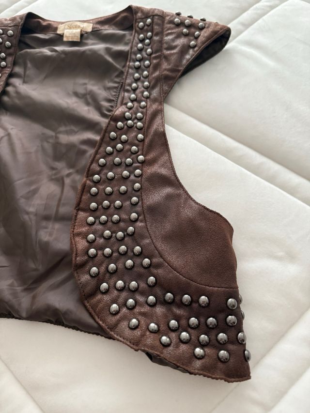 Chaleco marrón Sfera c/tachuelas - Talla S