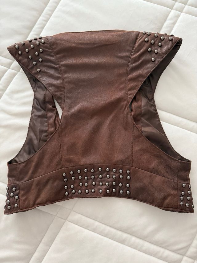 Chaleco marrón Sfera c/tachuelas - Talla S
