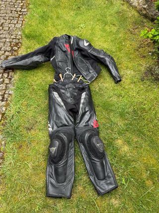Traje moto cuero Dainese