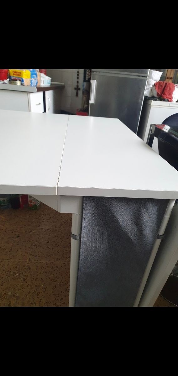 Mesa plegable blanca