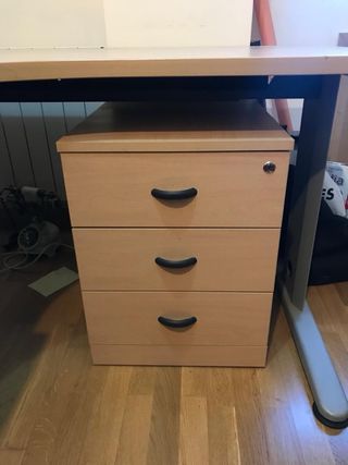 Escritorio esquinero madera beige