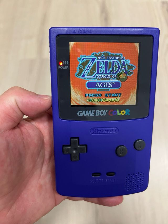 Game Boy Color viola con Everdrive