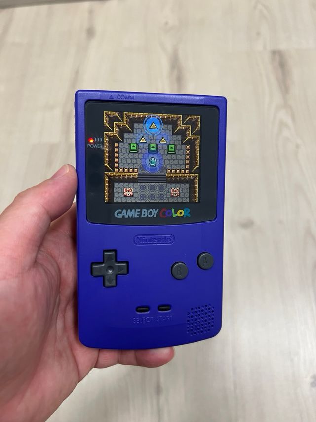Game Boy Color viola con Everdrive