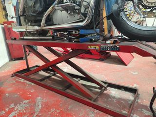 Elevador moto, taller mecánico