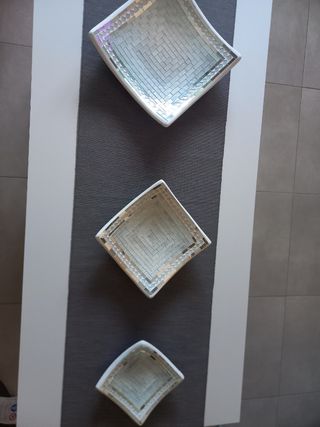 Plato decorativo blanco y plata