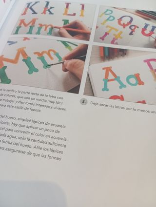 Caligrafía hecha a mano.