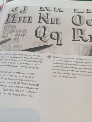 Caligrafía hecha a mano.