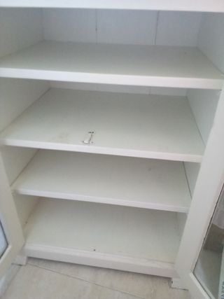 Vitrina blanca madera-vidrio