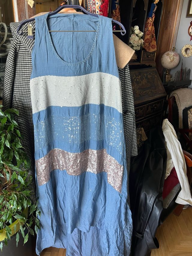 Vestido largo azul con lentejuelas