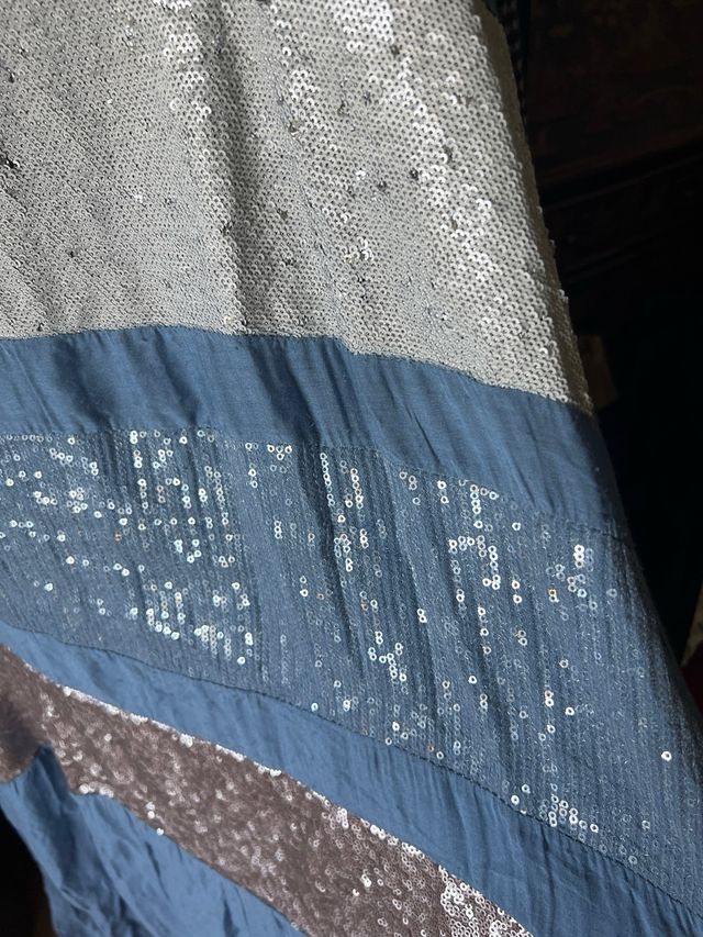 Vestido largo azul con lentejuelas