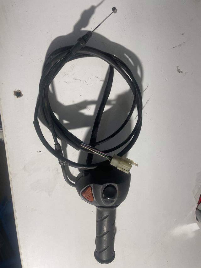 Piña mandos acelerador Peugeot Satelis 125