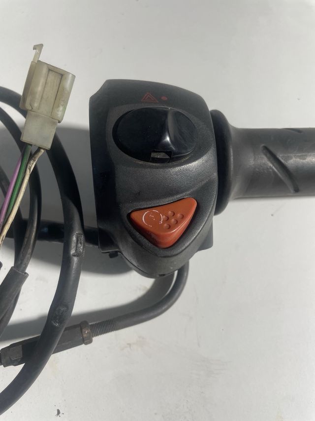 Piña mandos acelerador Peugeot Satelis 125