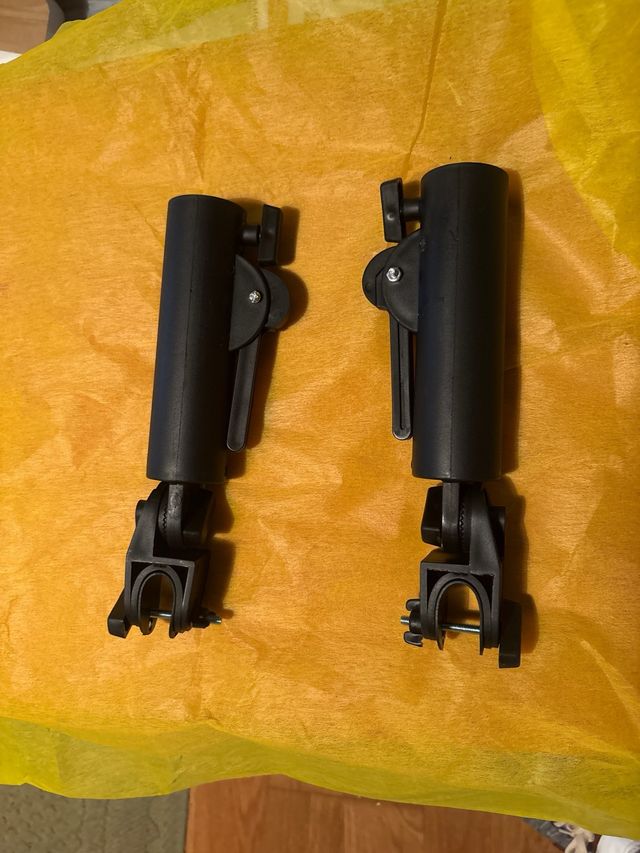 Due supporti per ombrelli da golf