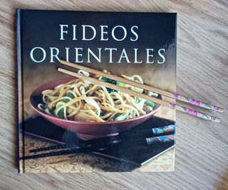 Libro Fideos Orientales | Palillos de regalo