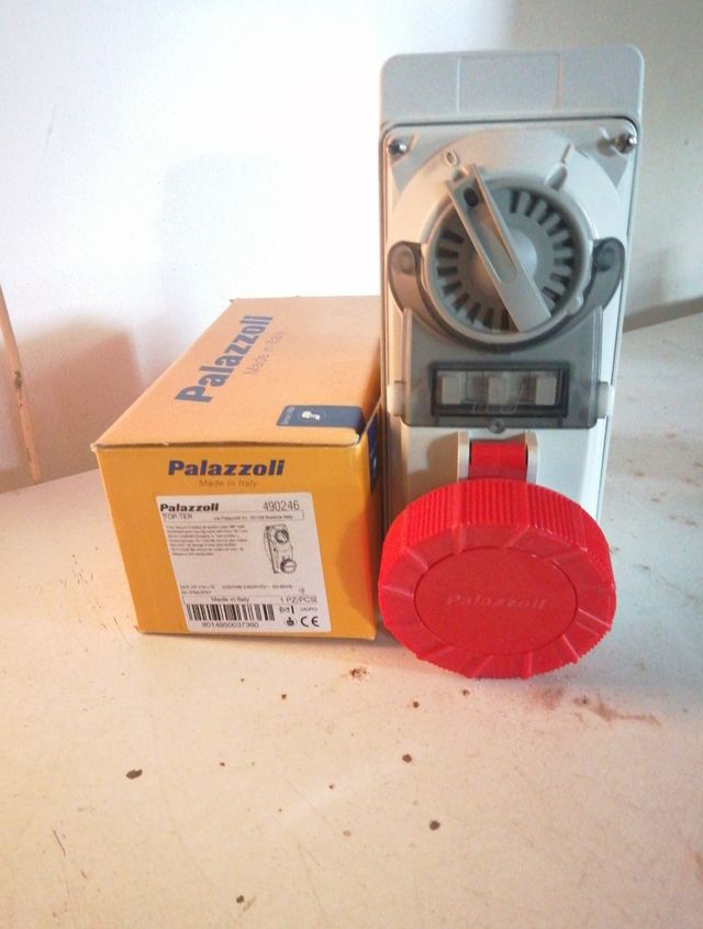 Presa industriale Palazzoli 490246 
32A