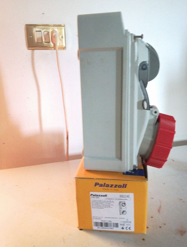 Presa industriale Palazzoli 490246 
32A