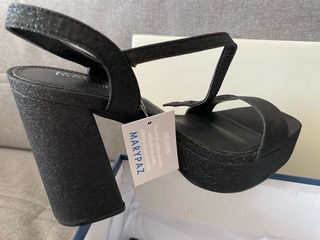 Tacones MARYPAZ negros con purpurina.