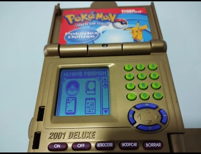Pokédex Deluxe Tiger: Consola Dorada
