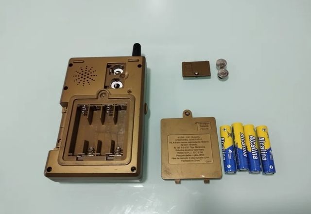 Pokédex Deluxe Tiger: Consola Dorada