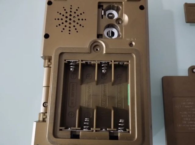 Pokédex Deluxe Tiger: Consola Dorada