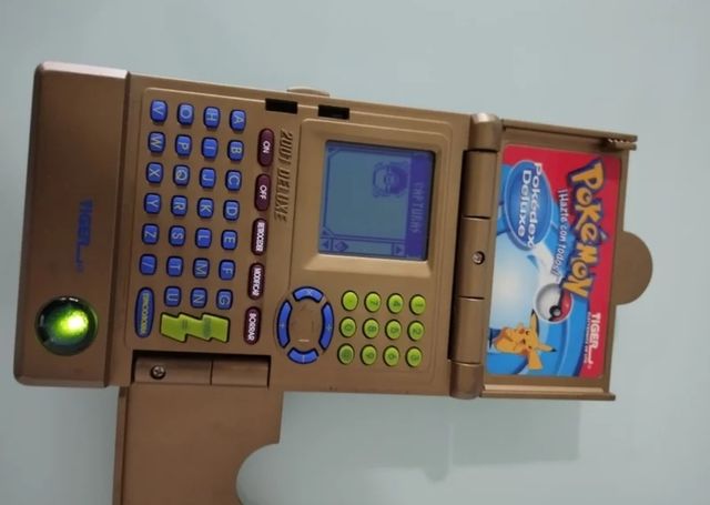 Pokédex Deluxe Tiger: Consola Dorada