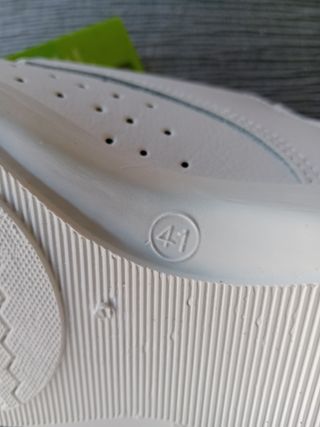 Zuecos Sanitarios Blancos - Talla 41