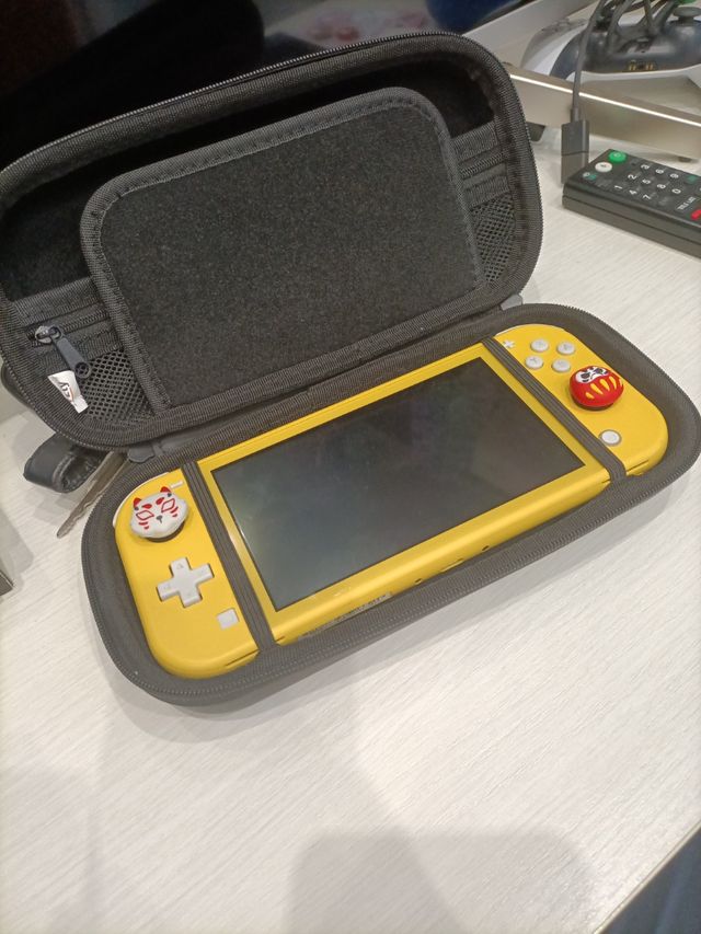 Nintendo Switch Lite gialla