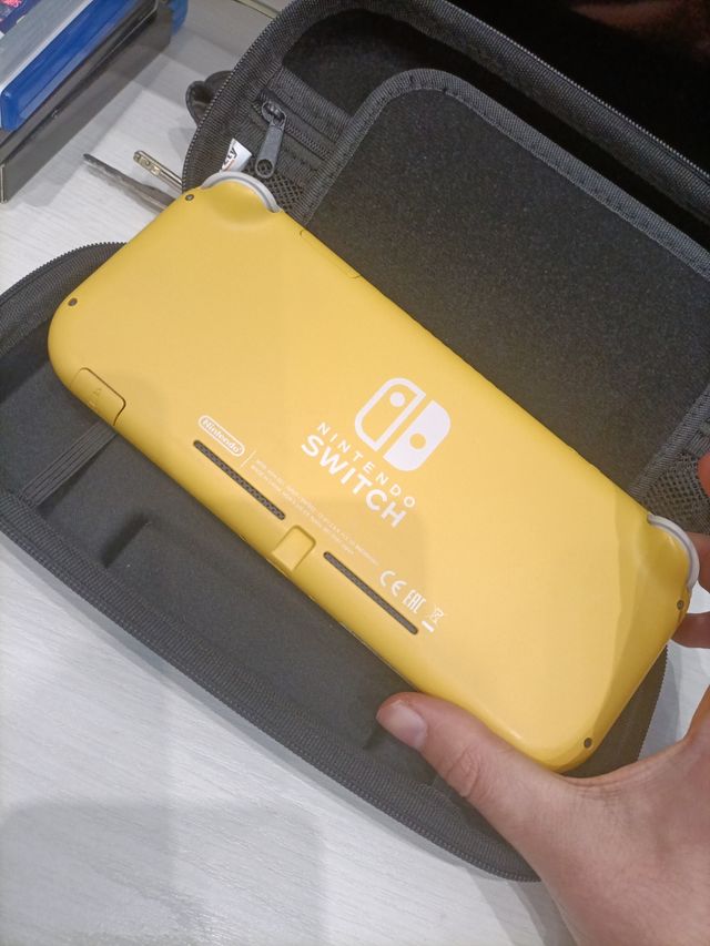 Nintendo Switch Lite gialla