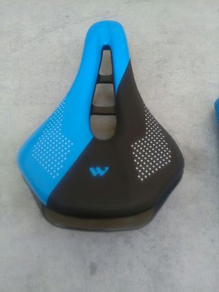 SILLÍN DE GEL Y PUÑOS AZULES EN OFERTA.