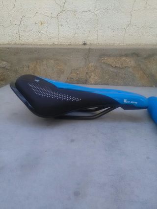 SILLÍN DE GEL Y PUÑOS AZULES EN OFERTA.