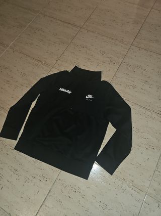 Sudadera Nike negra c/cuello alto