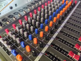 Mesa mezcladora 12 canales - Alta gama bluetooh