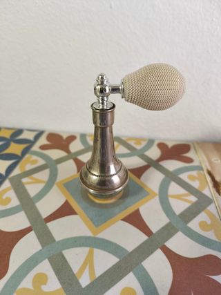 Atomizador perfume antiguo plata.