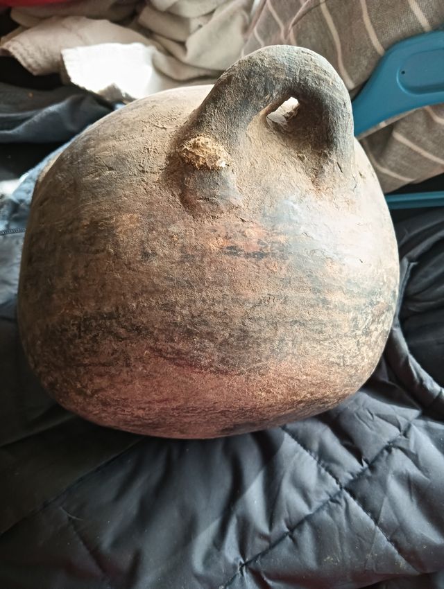 Basija de barro antigua 80€