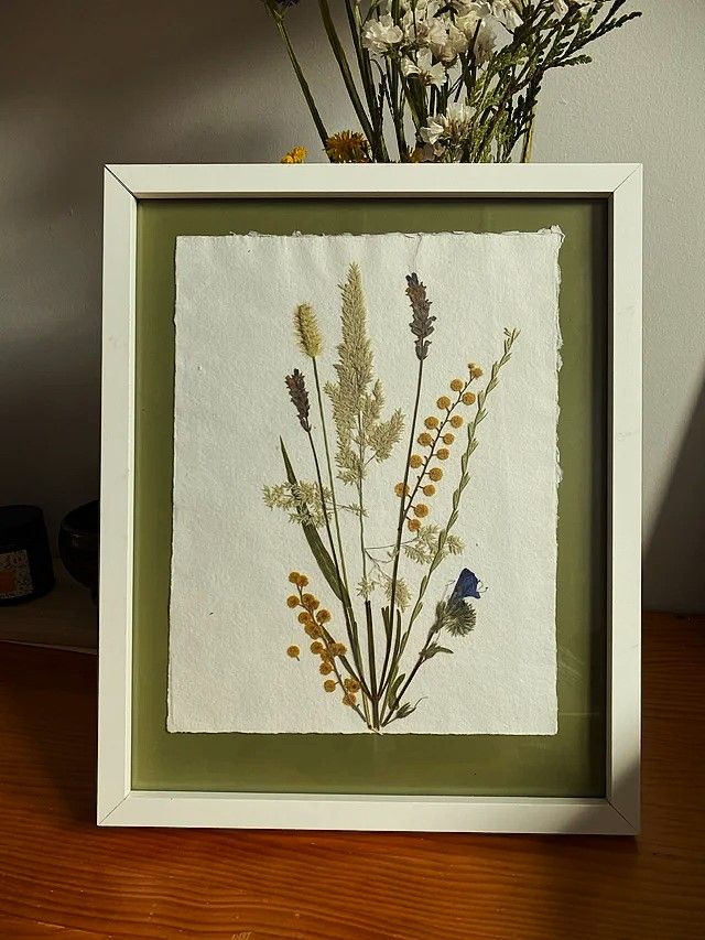 Cuadro botánico con flores secas