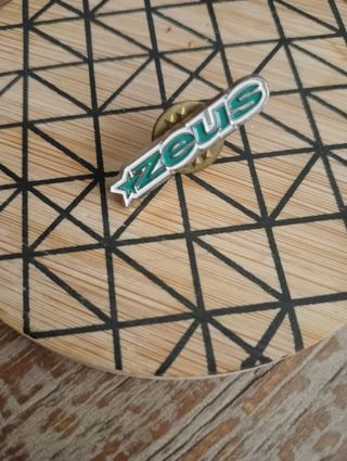 Pin INSIGNIA DE ZEUS