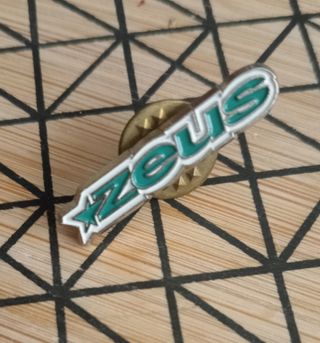 Pin INSIGNIA DE ZEUS