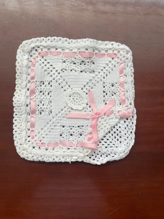 Servilletero crochet blanco rosa