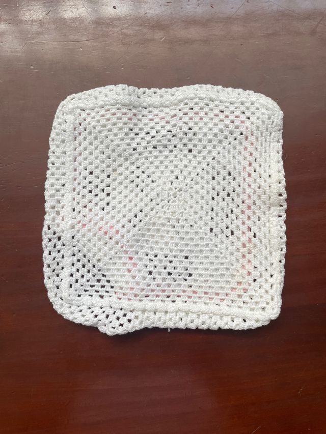 Servilletero crochet blanco rosa