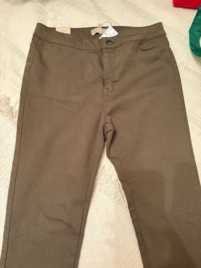 Pantalones pitillo verde oliva -
