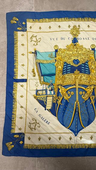 Pañuelo Hermès Paris en seda. vintage. 88x86 ccms