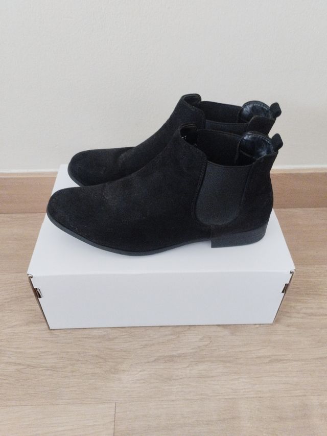 Botines negros de ante