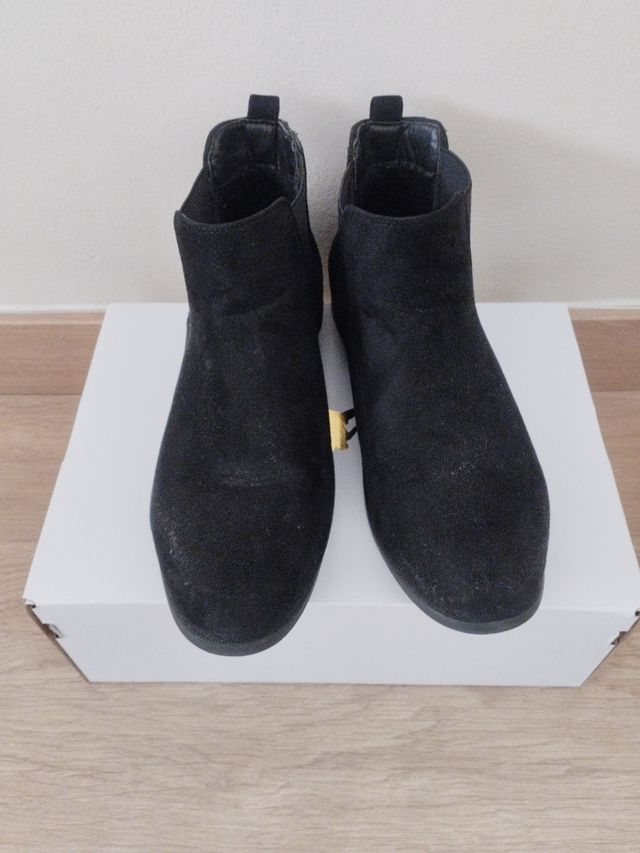 Botines negros de ante