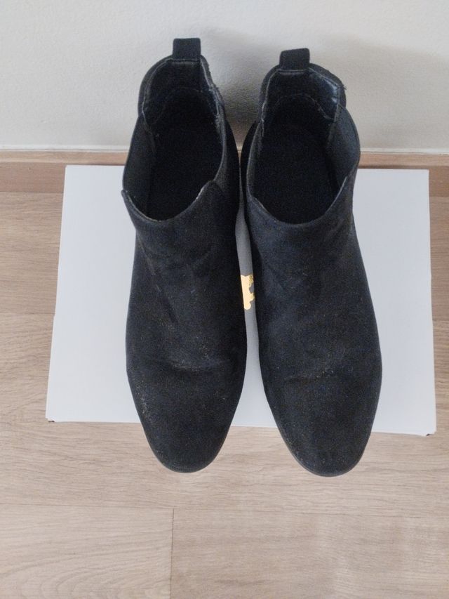 Botines negros de ante