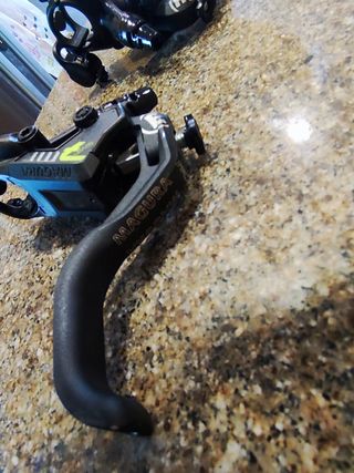 Manetas Magura MT7
