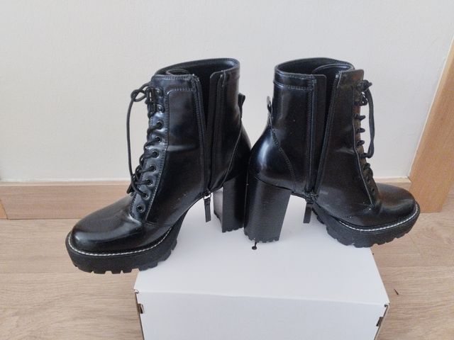 Botines negros tacón alto