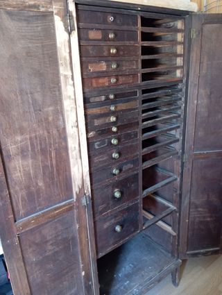Mueble madera con cajones
