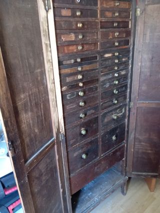Mueble madera con cajones