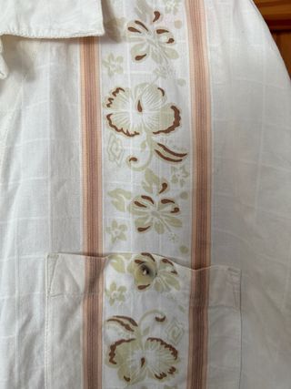 Camisa Rip Curl beige y blanca
