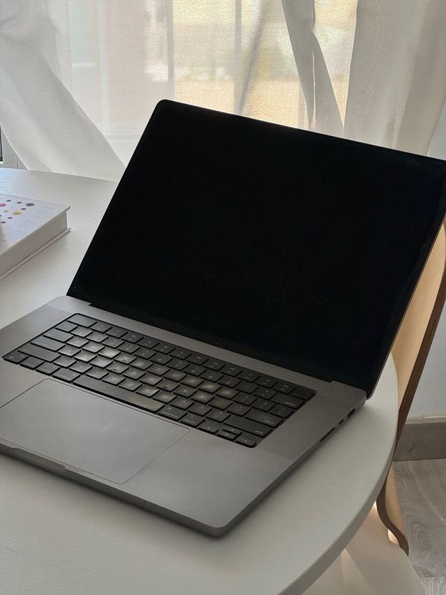 MacBook Pro 16" M1 2021